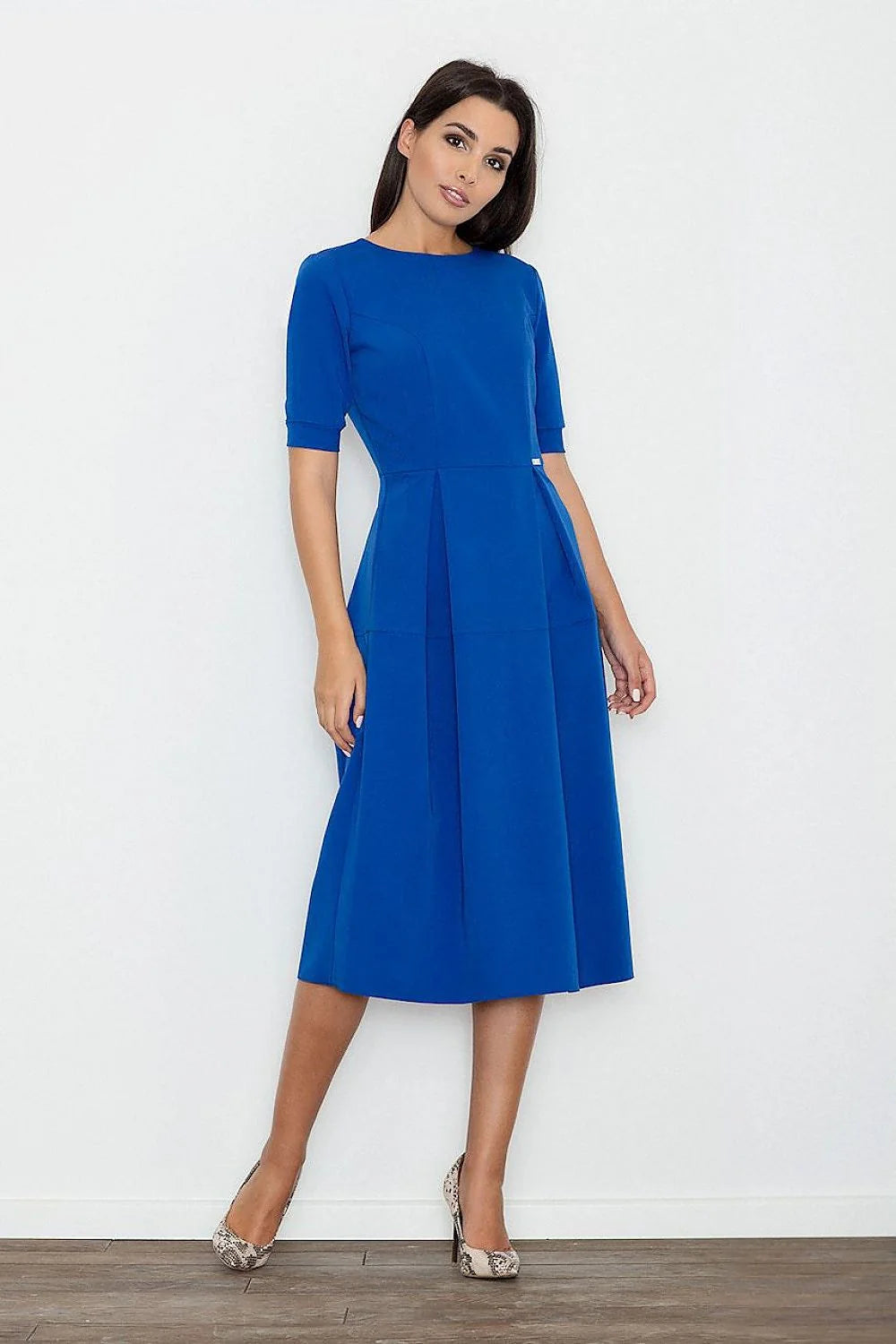 Robe élégante en polyester bleu vif avec manches mi-longues et coupe évasée pour femmes