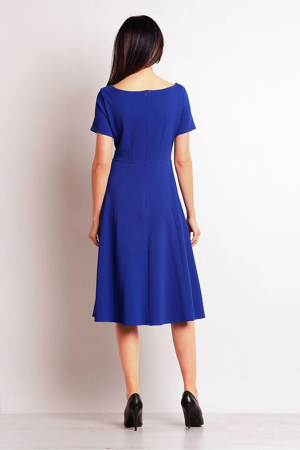 Robe élégante en polyester bleu vif style classique chic pour femme moderne active et sophistiquée