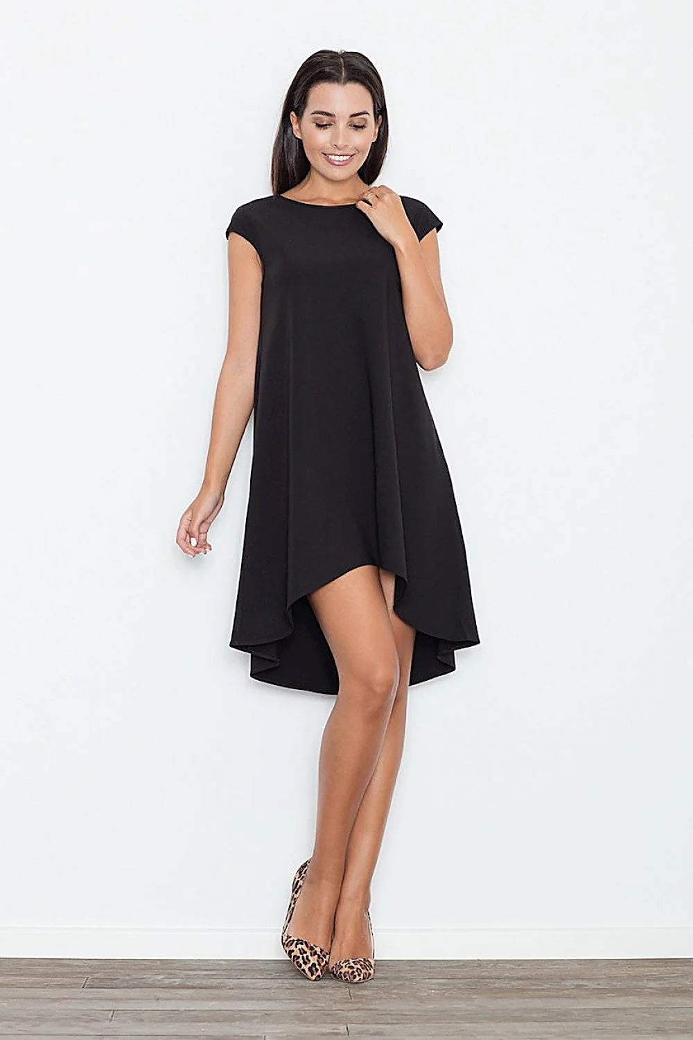 Robe élégante en polyester et viscose noire asymétrique manches courtes style moderne pour soirées chic