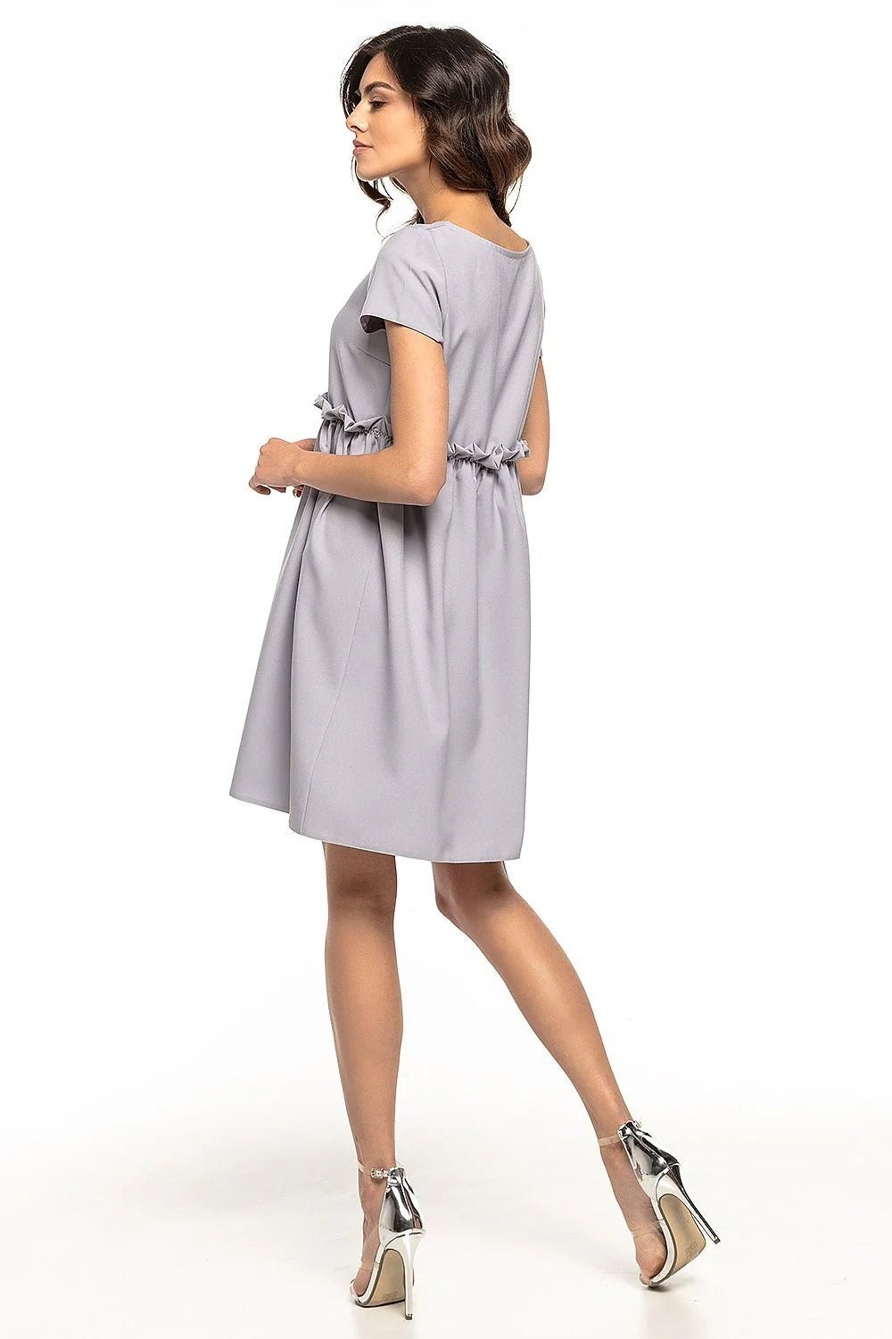 Robe élégante en polyester gris clair manches courtes froncées coupe évasée pour événements quotidiens