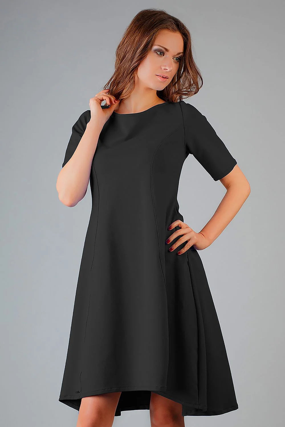 Robe élégante en polyester rouge moderne cintrée manches courtes ourlet asymétrique mode féminine chic
