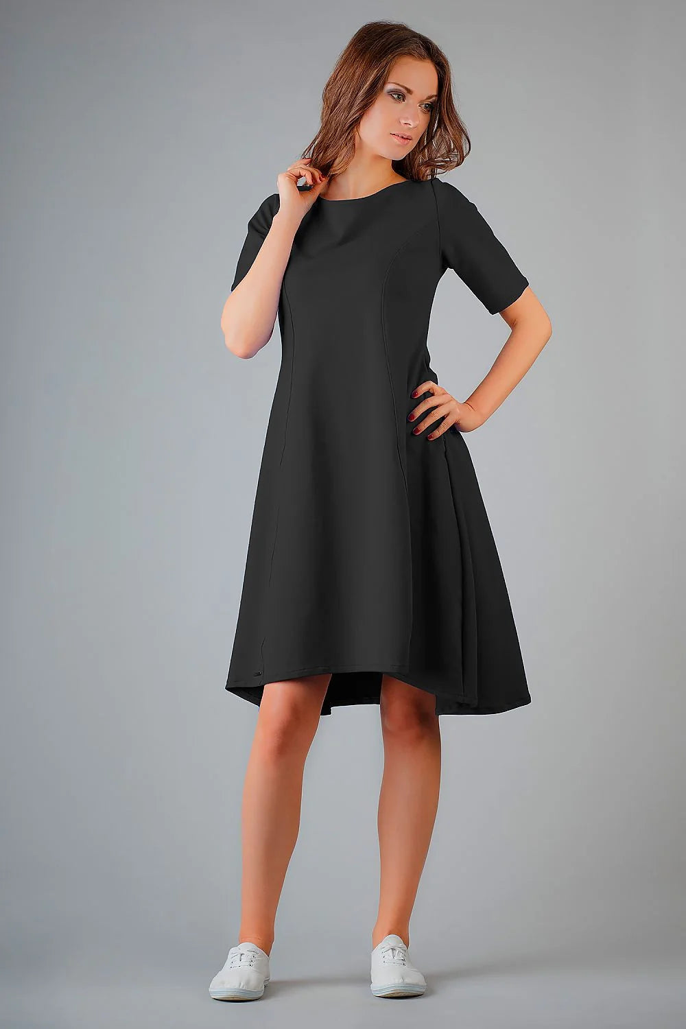 Robe élégante en polyester rouge moderne cintrée manches courtes ourlet asymétrique mode féminine chic