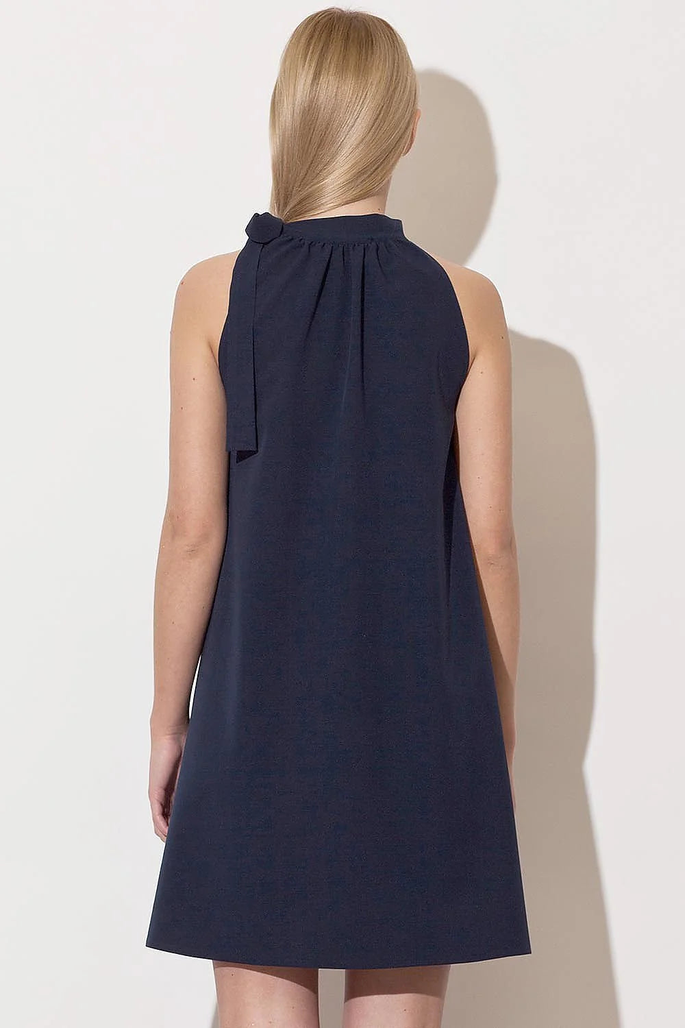 Robe élégante en tissu fluide beige Figl pour style chic classique et occasions variées