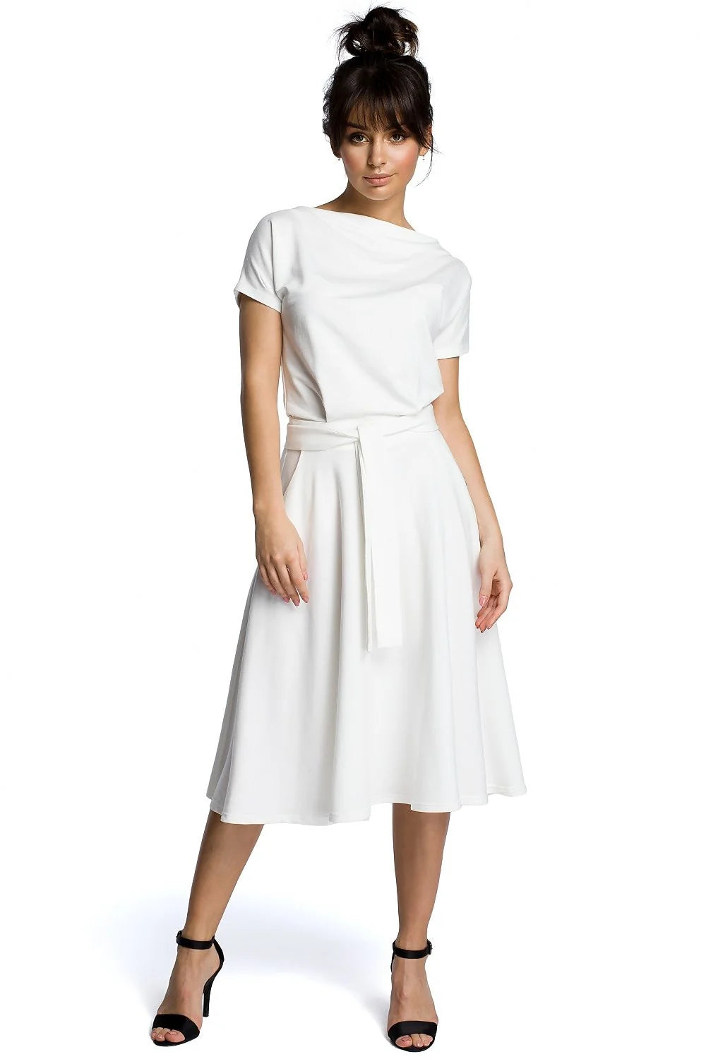 Robe élégante en tissu léger noir chic décontracté manches courtes ceinture taille silhouette féminine moderne