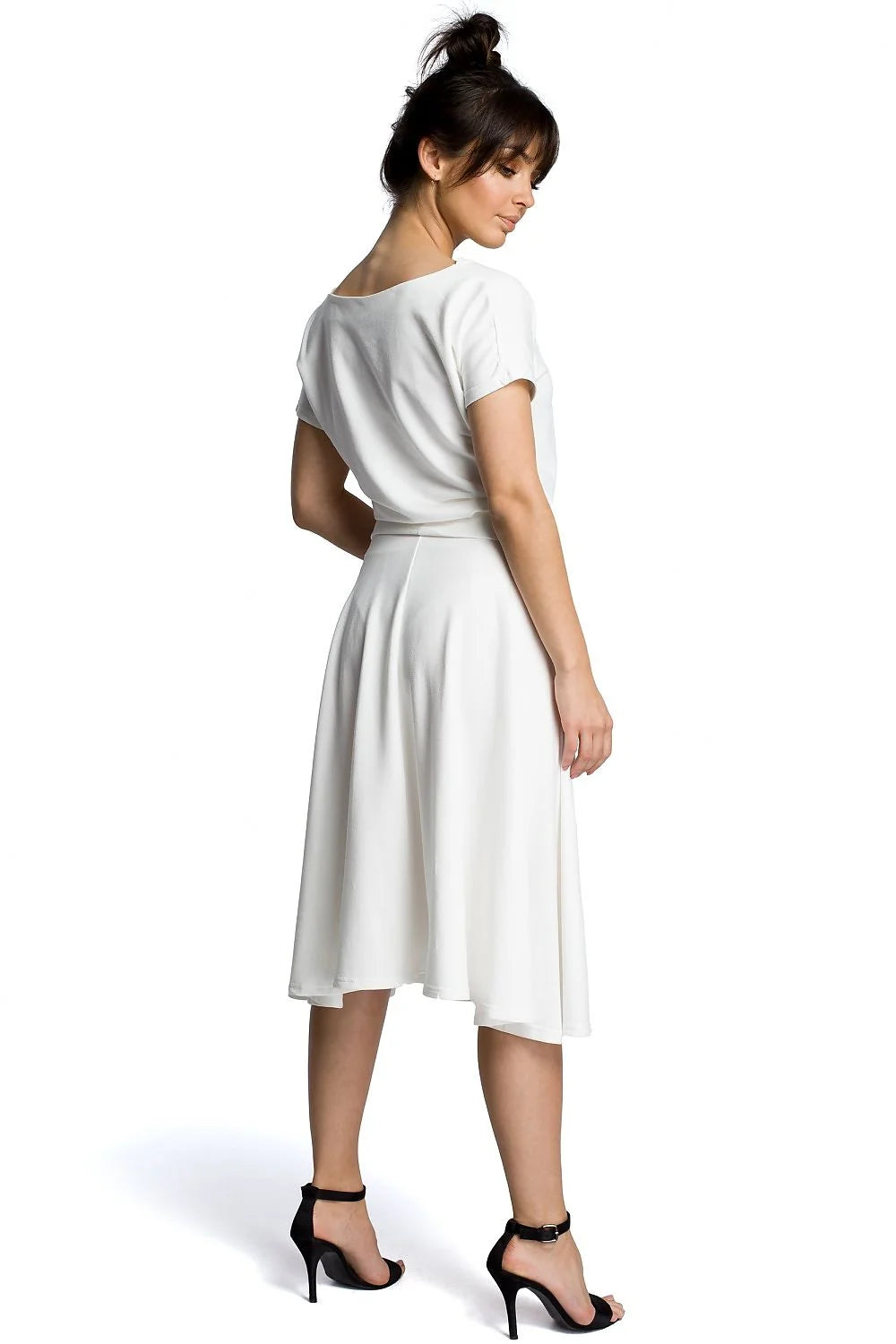 Robe élégante en tissu léger noir chic décontracté manches courtes ceinture taille silhouette féminine moderne