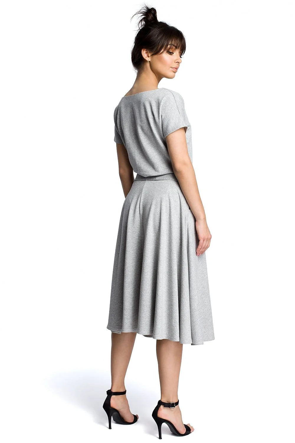 Robe élégante en tissu léger noir chic décontracté manches courtes ceinture taille silhouette féminine moderne