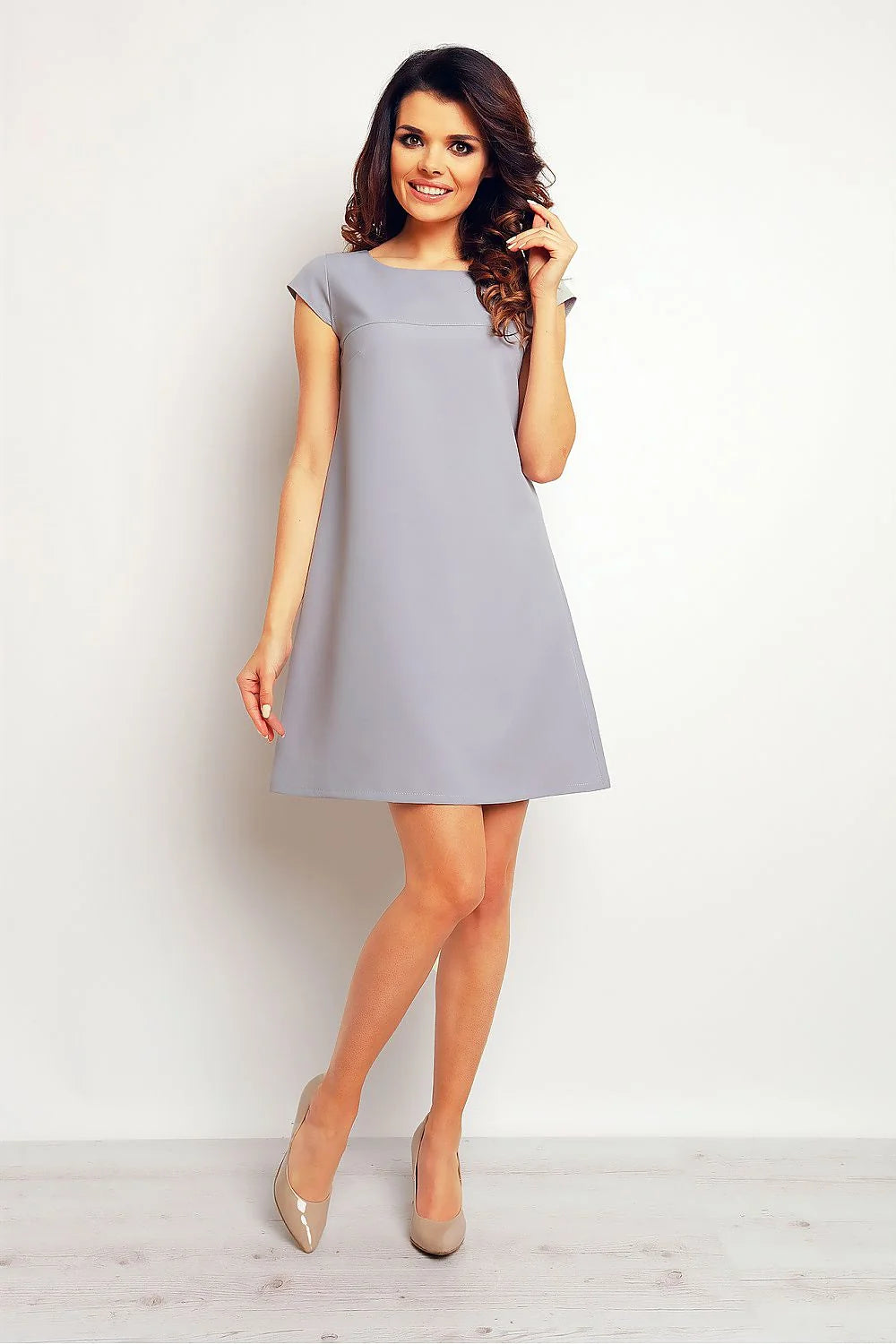 Robe élégante en tissu lisse gris clair manches courtes col rond style décontracté féminin