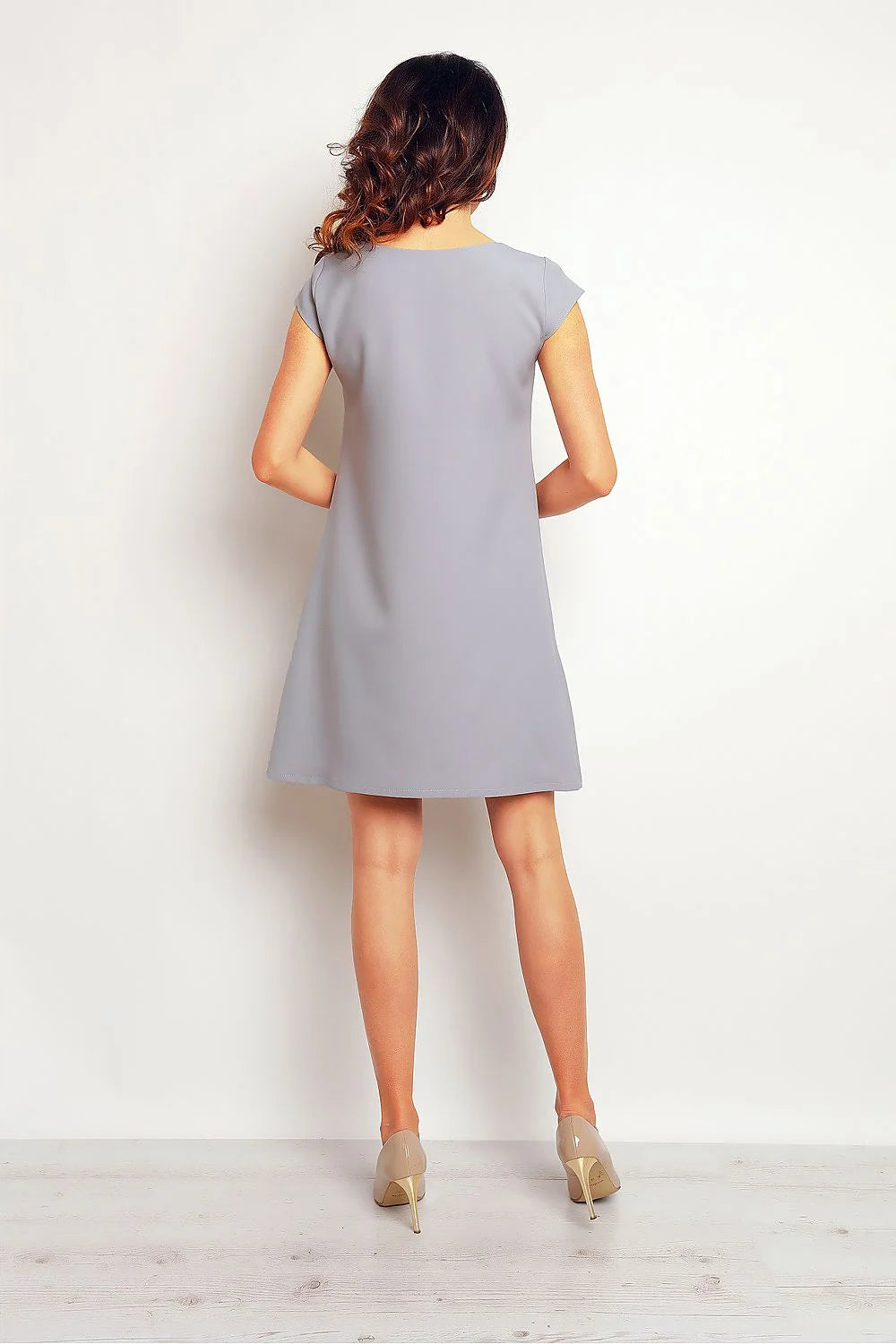 Robe élégante en tissu lisse gris clair manches courtes col rond style décontracté féminin