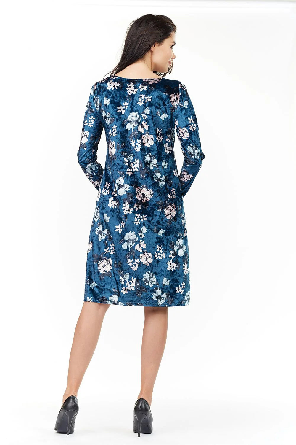 Robe élégante en velours à carreaux, manches longues, style chic pour femme moderne et active