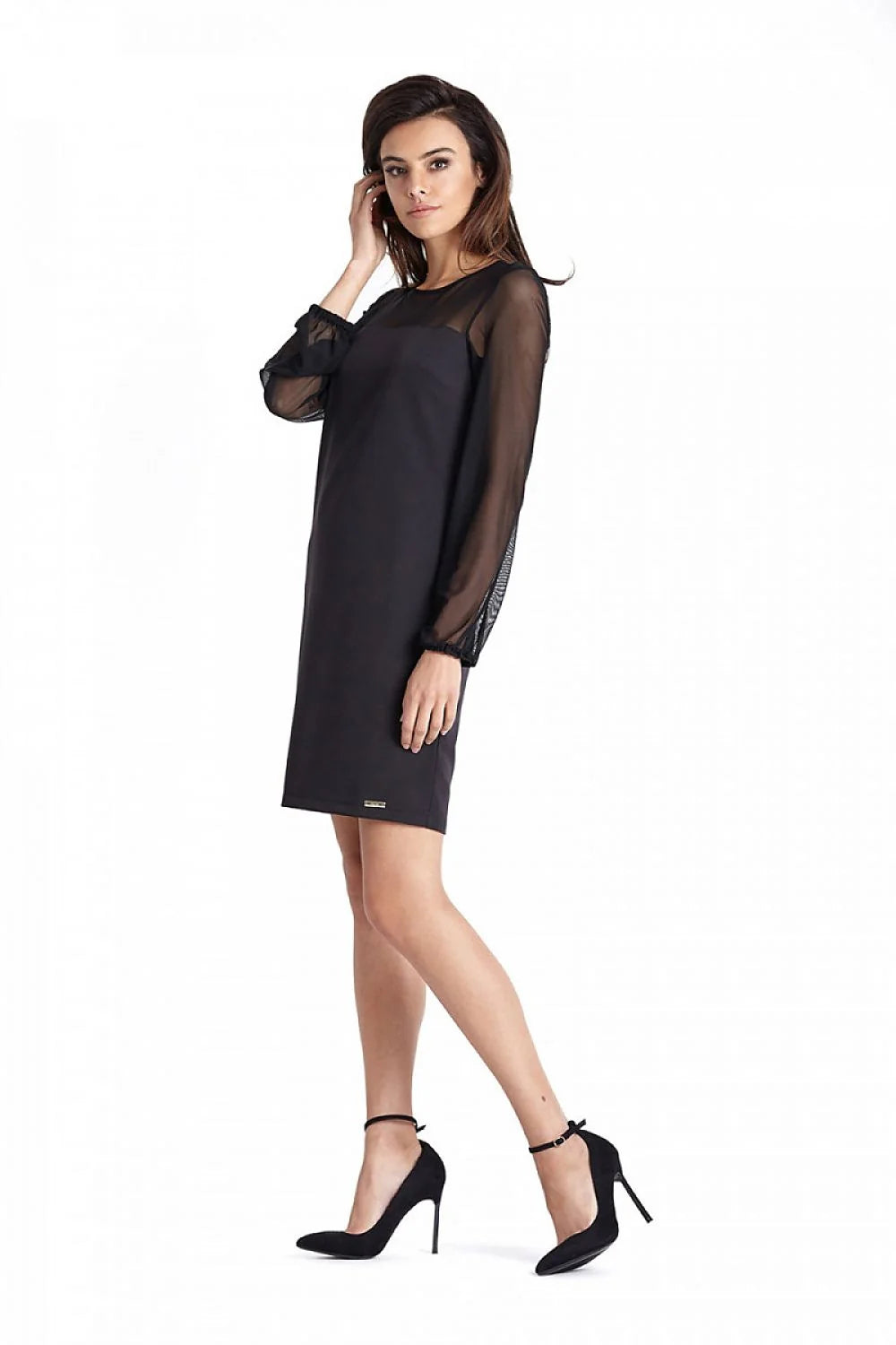 Robe élégante noire en tulle transparent manches longues moderne chic pour soirées événementielles féminines