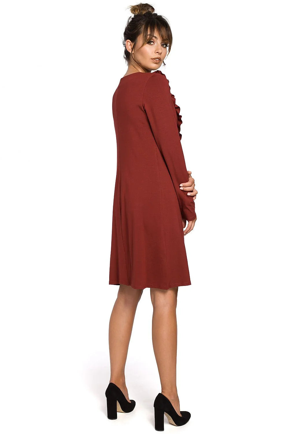 Robe en coton bordeaux élégante à volant pour un style décontracté et confortable au quotidien