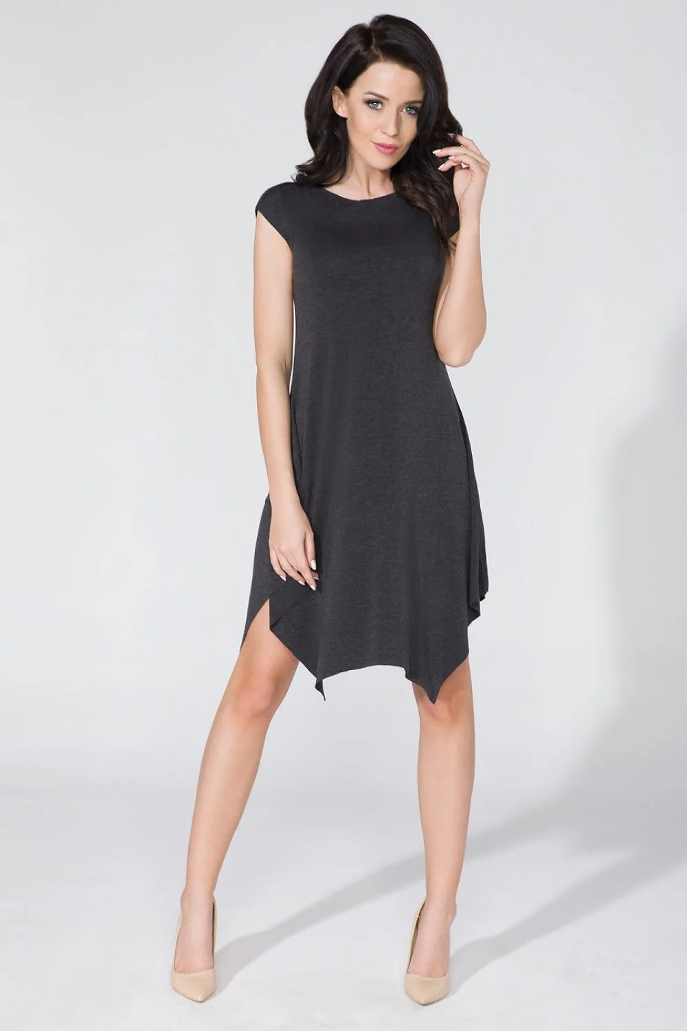 Robe en coton gris foncé décontractée confortable manches courtes ourlet asymétrique mode féminine élégante