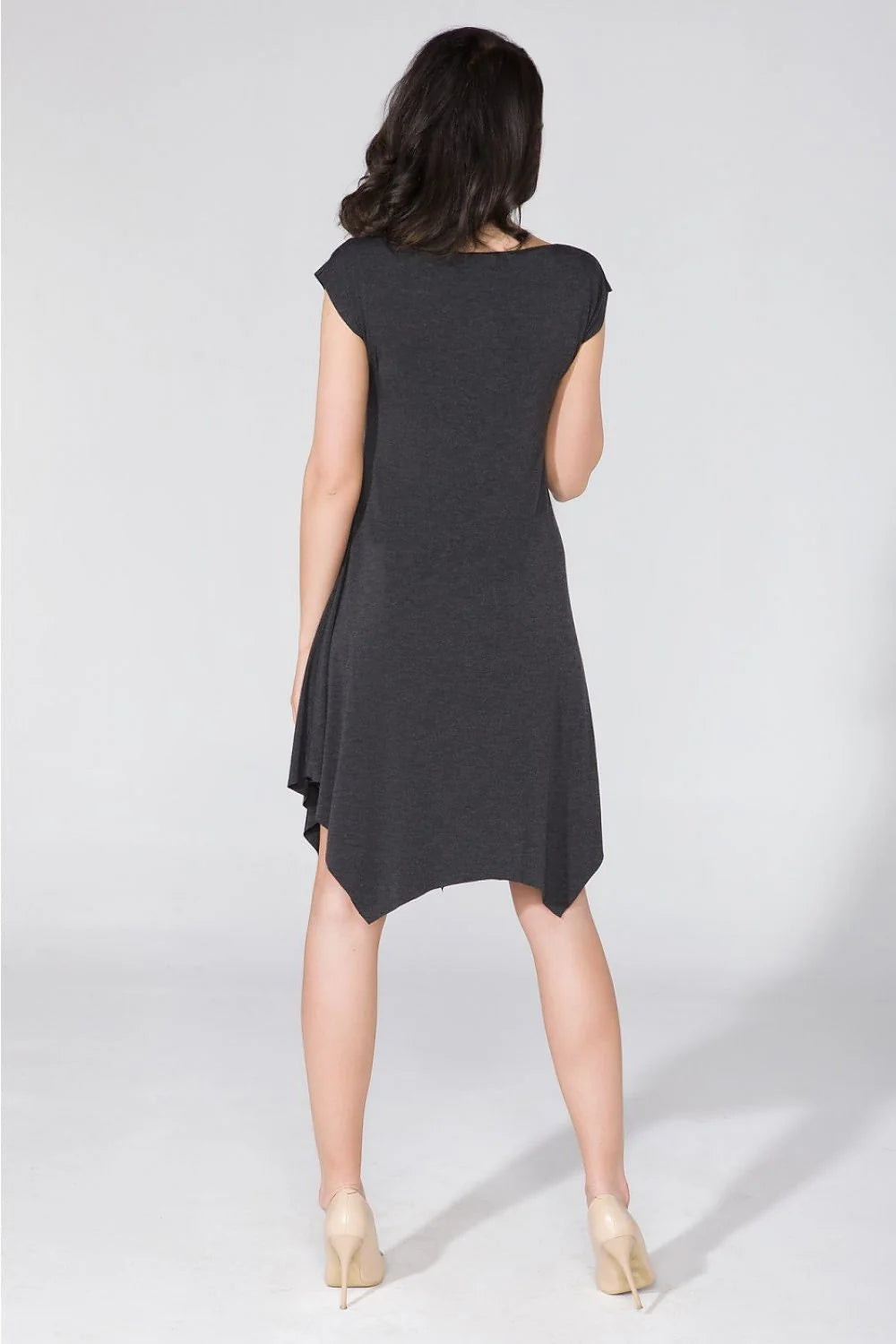 Robe en coton gris foncé décontractée confortable manches courtes ourlet asymétrique mode féminine élégante