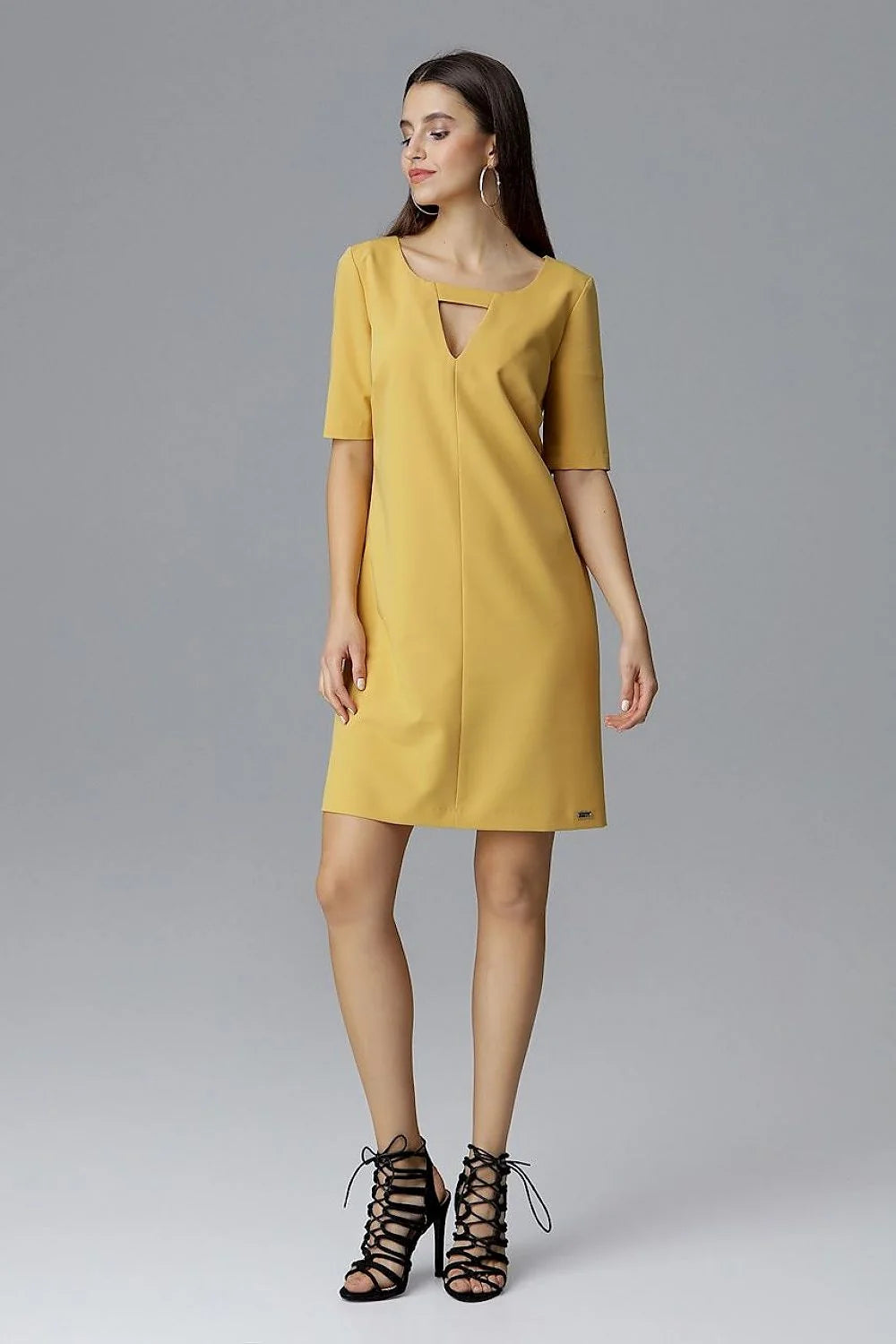 Robe en coton jaune moderne élégante à manches courtes pour femme avec découpe col chic