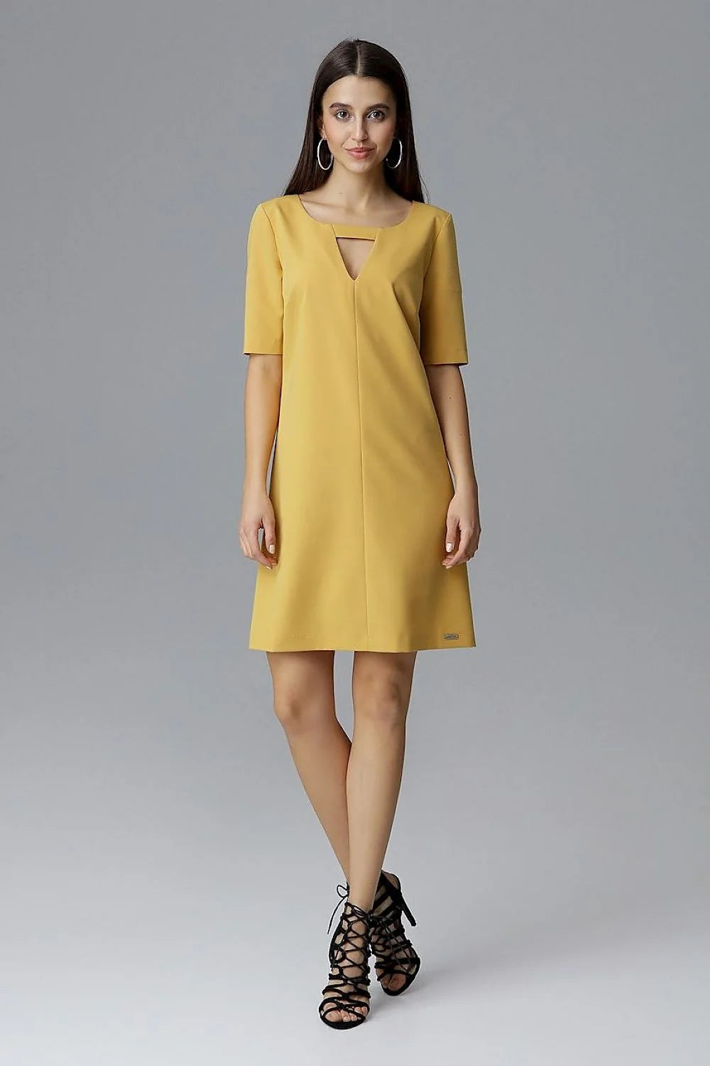 Robe en coton jaune moderne élégante à manches courtes pour femme avec découpe col chic