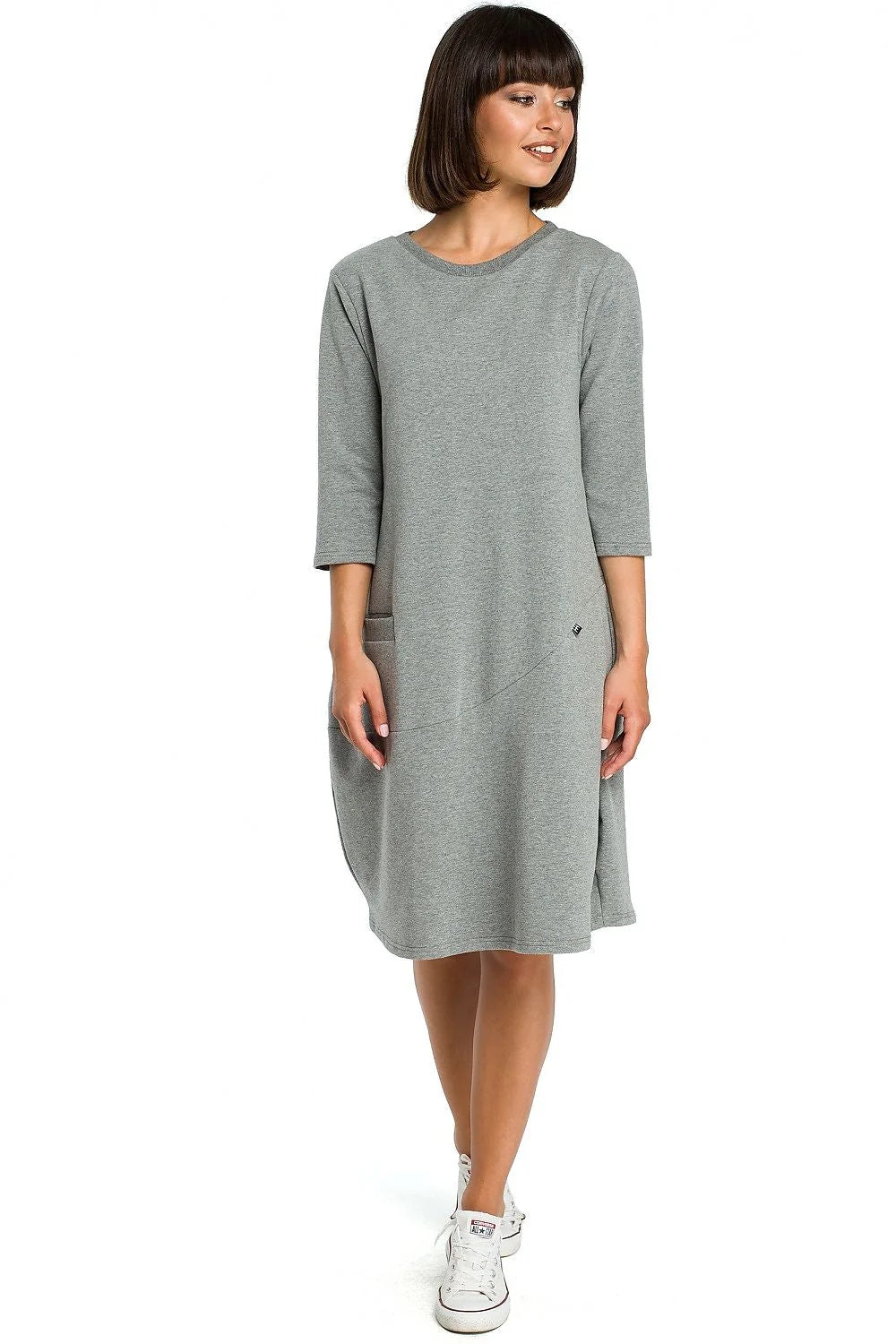 Robe en coton noir décontractée et élégante pour un confort quotidien et style moderne chic