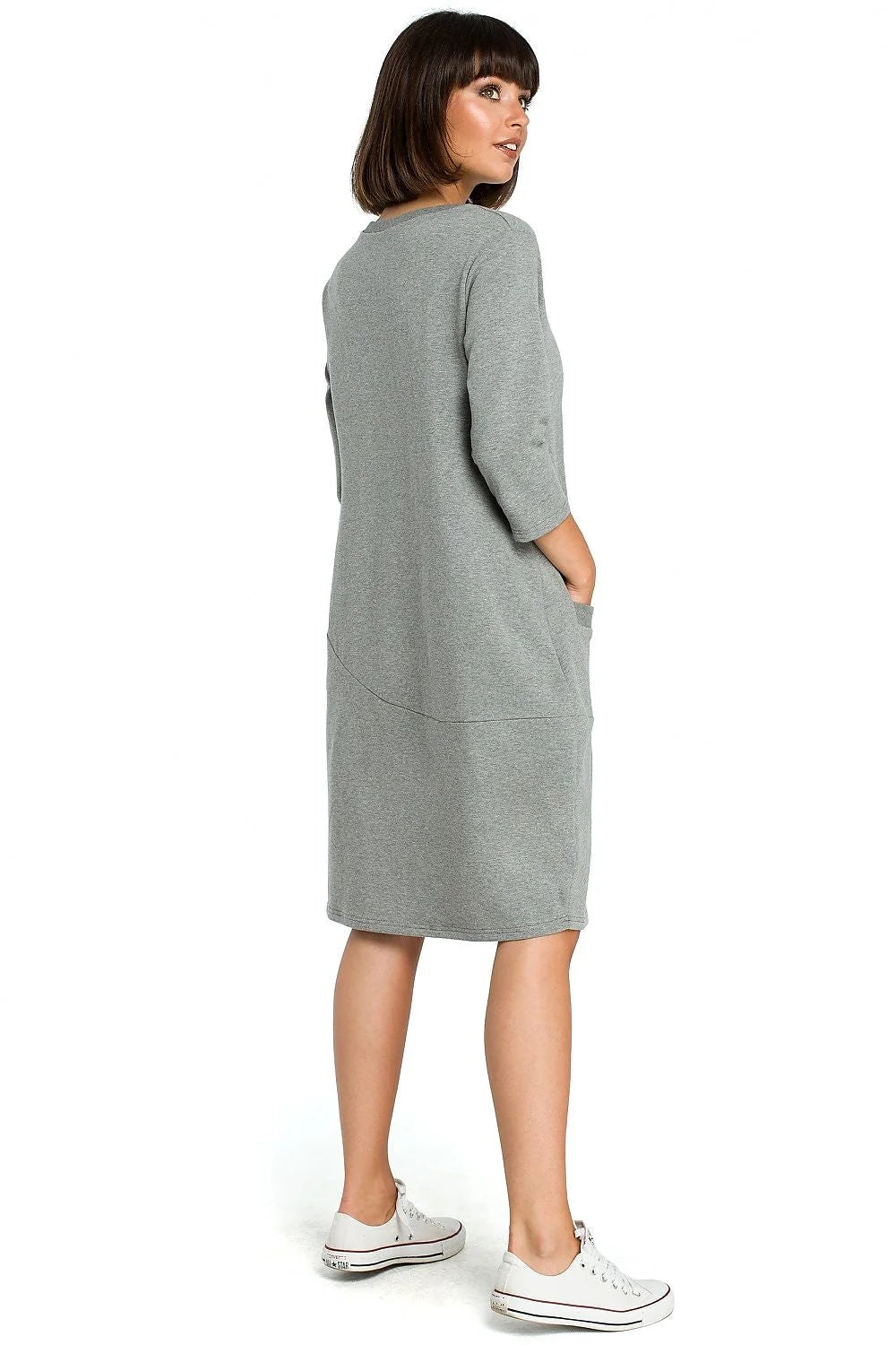Robe en coton noir décontractée et élégante pour un confort quotidien et style moderne chic
