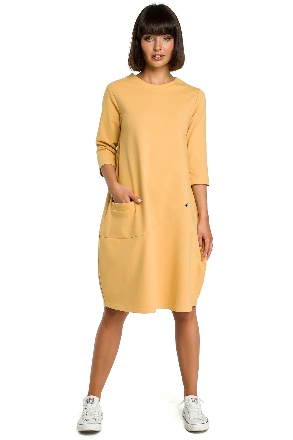 Robe en coton noir décontractée et élégante pour un confort quotidien et style moderne chic