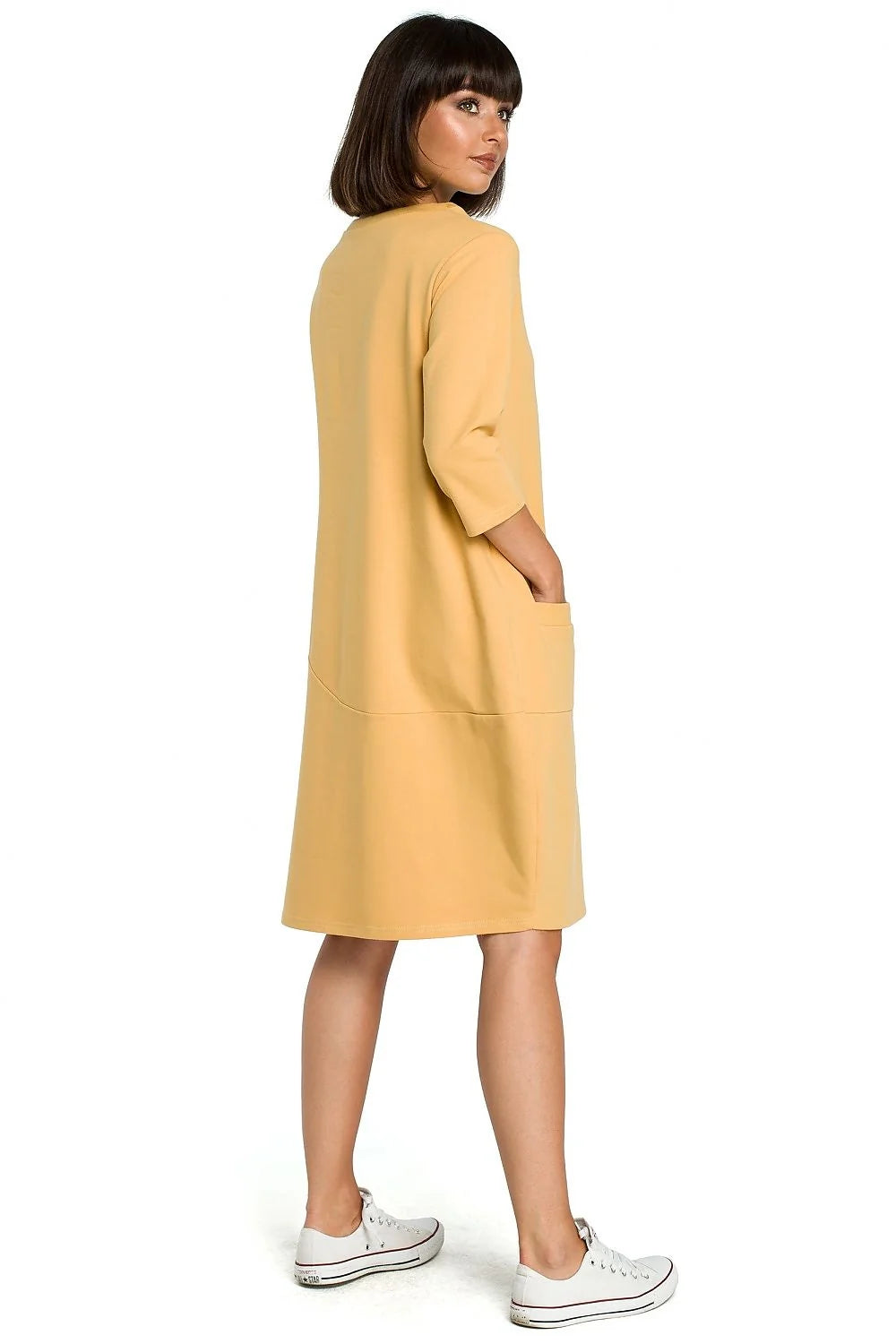 Robe en coton noir décontractée et élégante pour un confort quotidien et style moderne chic