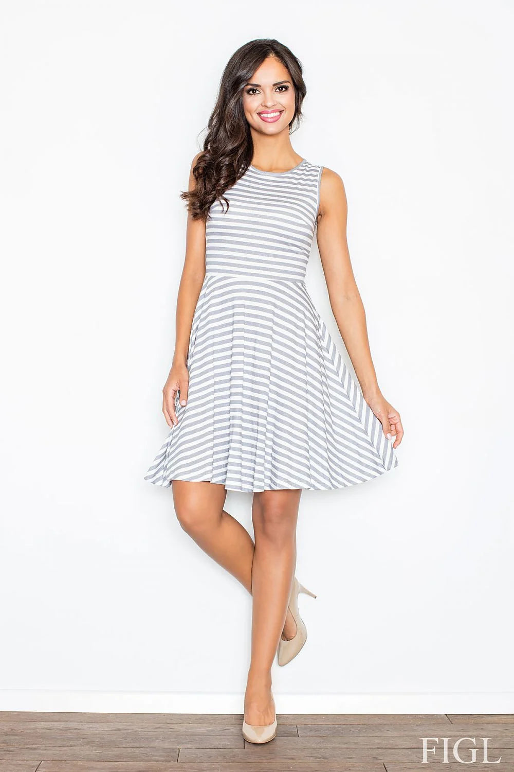 Robe en coton rayée Figl élégante et confortable pour sorties estivales décontractées et stylées