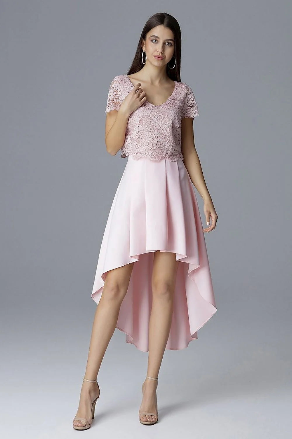 Robe en dentelle rose pâle romantique avec jupe asymétrique élégante pour soirées féminines spéciales