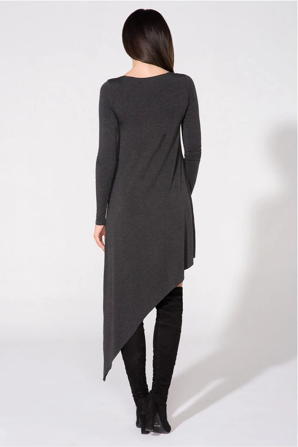 Robe en jersey gris asymétrique moderne élégante pour femmes urbaines avec manches longues et col rond
