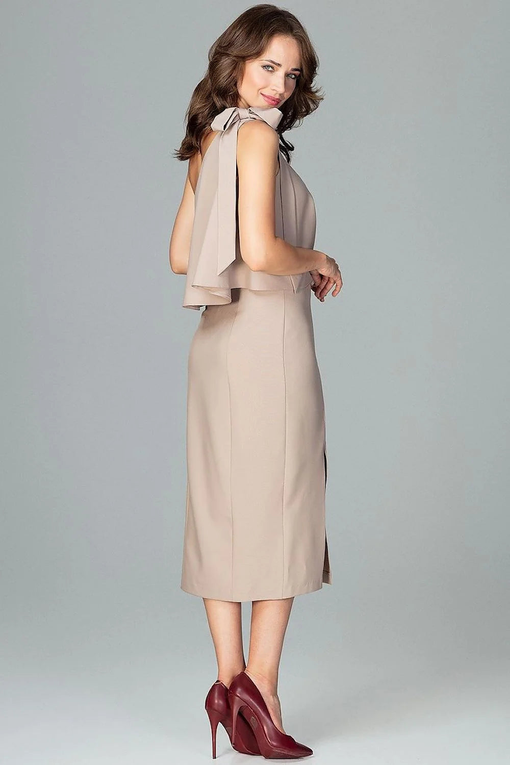 Robe en tissu lisse élégante asymétrique verte émeraude pour soirée tendance avec fente ajustée
