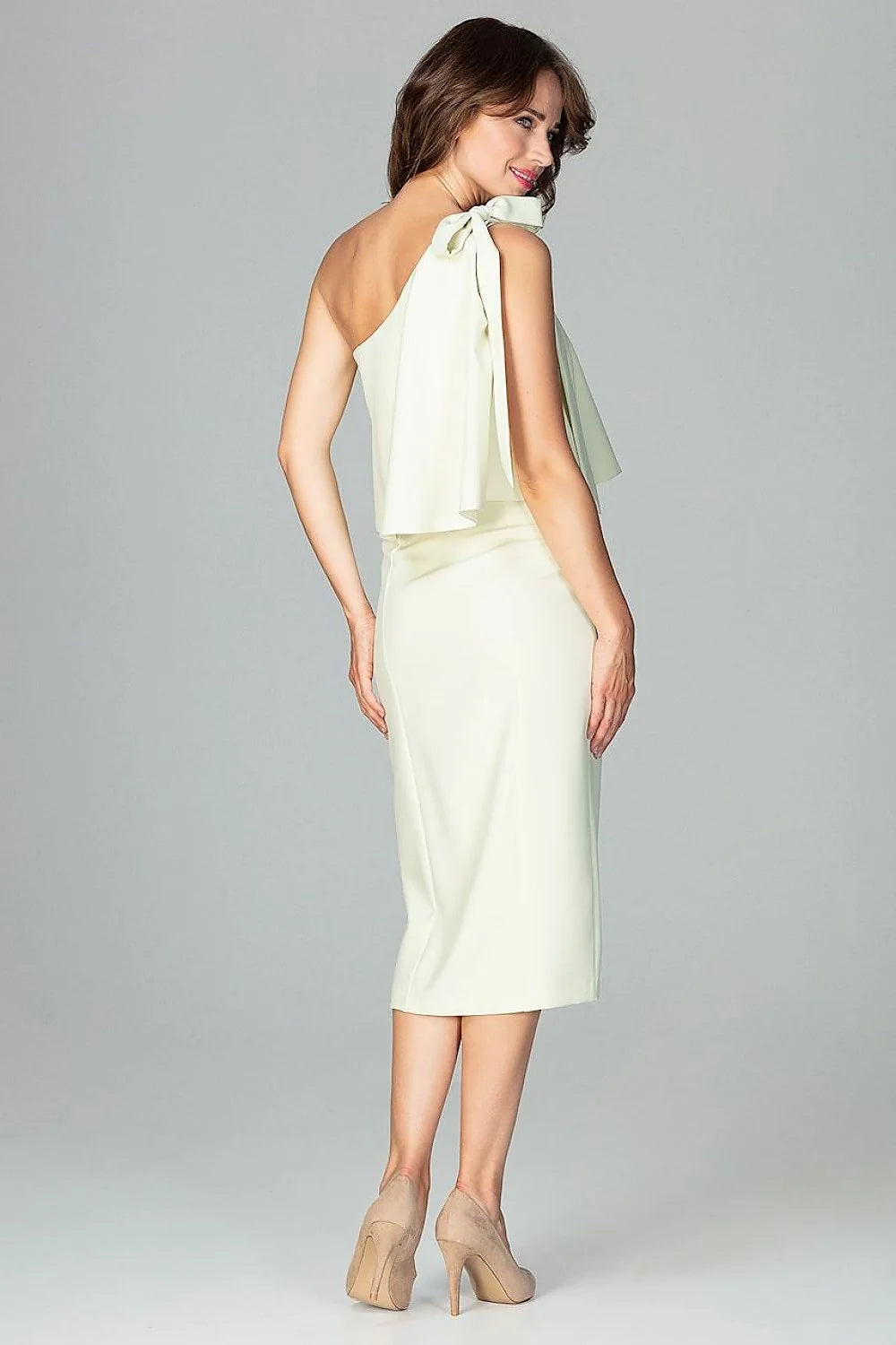 Robe en tissu lisse élégante asymétrique verte émeraude pour soirée tendance avec fente ajustée