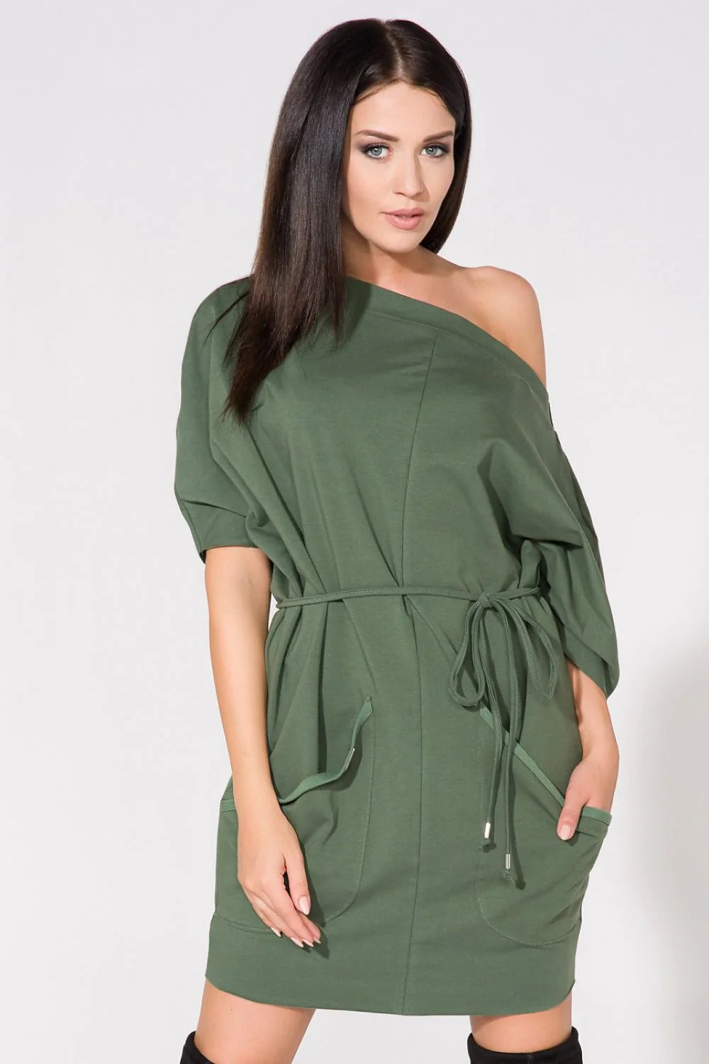 Robe en tricot doux style moderne élégante et confortable pour sorties décontractées et professionnelles femmes