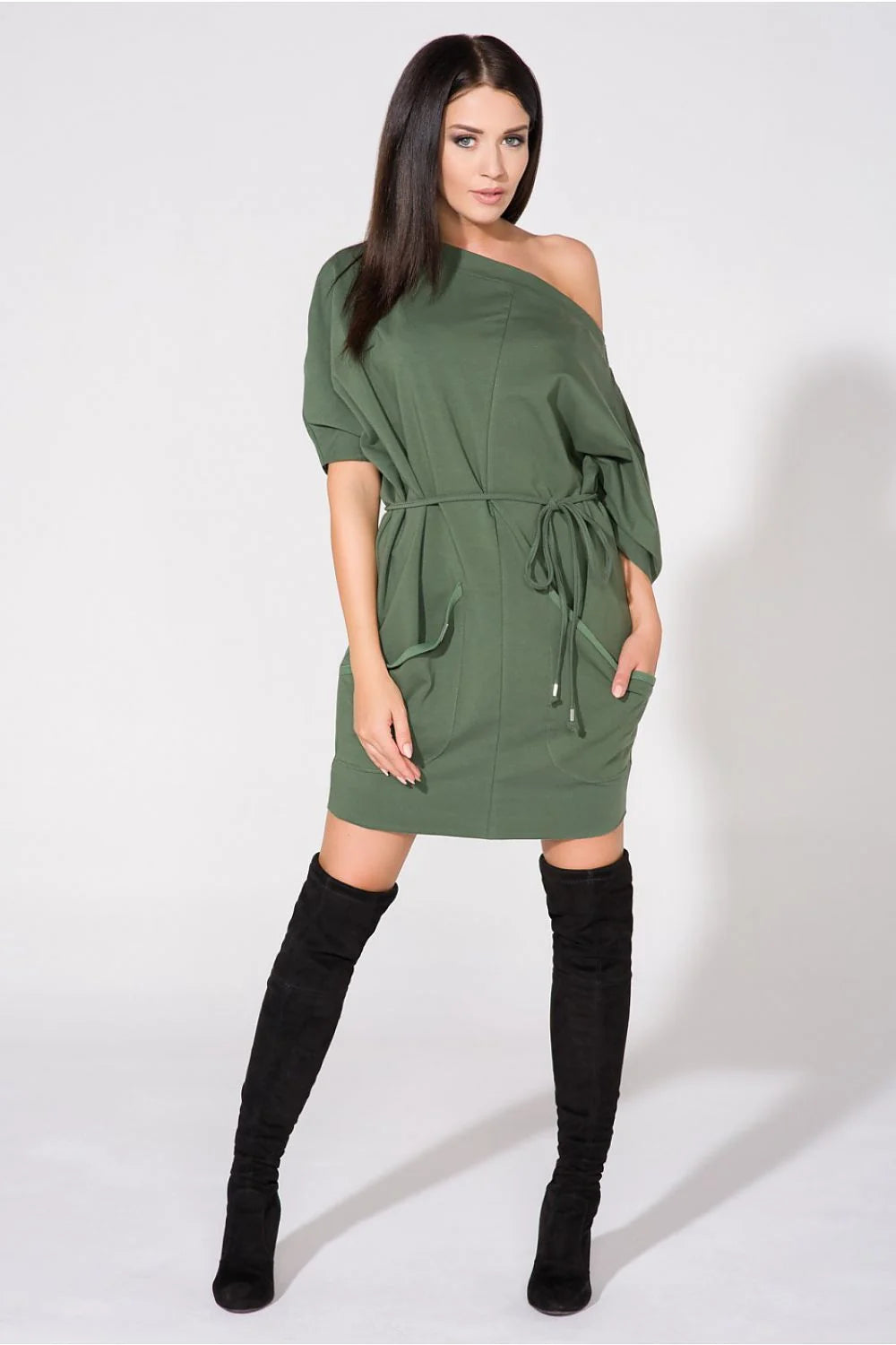 Robe en tricot doux style moderne élégante et confortable pour sorties décontractées et professionnelles femmes
