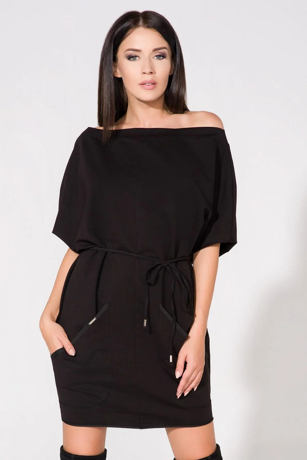 Robe en tricot doux style moderne élégante et confortable pour sorties décontractées et professionnelles femmes
