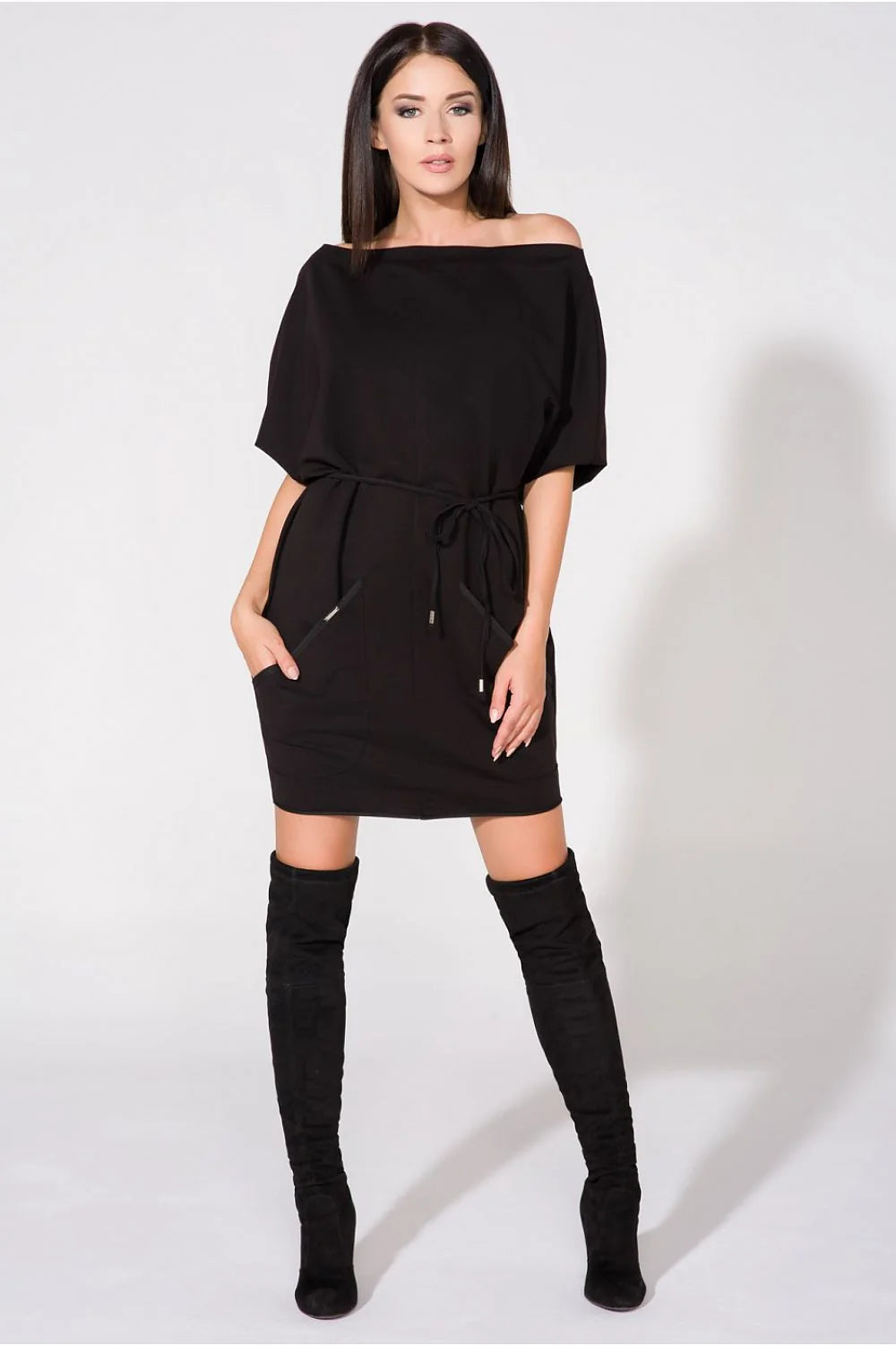 Robe en tricot doux style moderne élégante et confortable pour sorties décontractées et professionnelles femmes