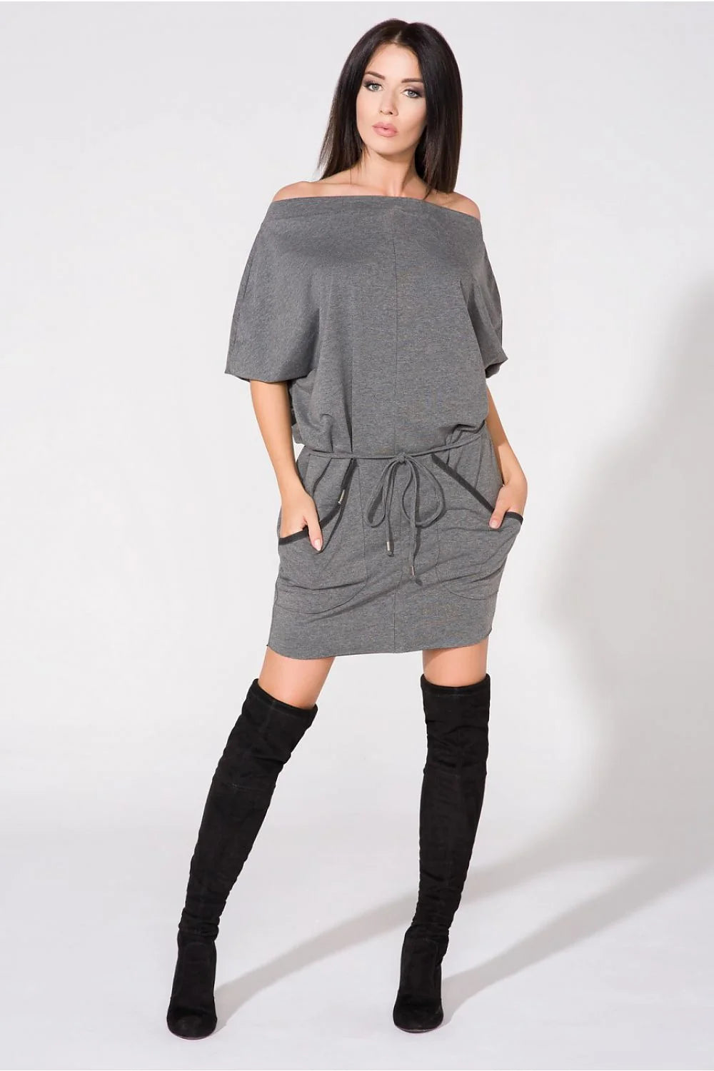 Robe en tricot doux style moderne élégante et confortable pour sorties décontractées et professionnelles femmes