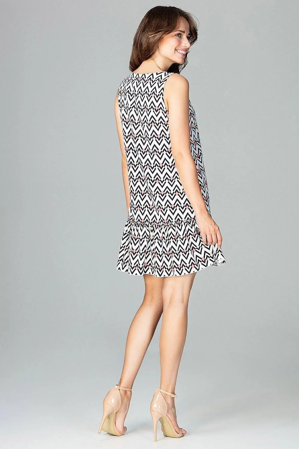 Robe estivale légère en coton motifs zigzag sans manches pour femme moderne tendance et élégante