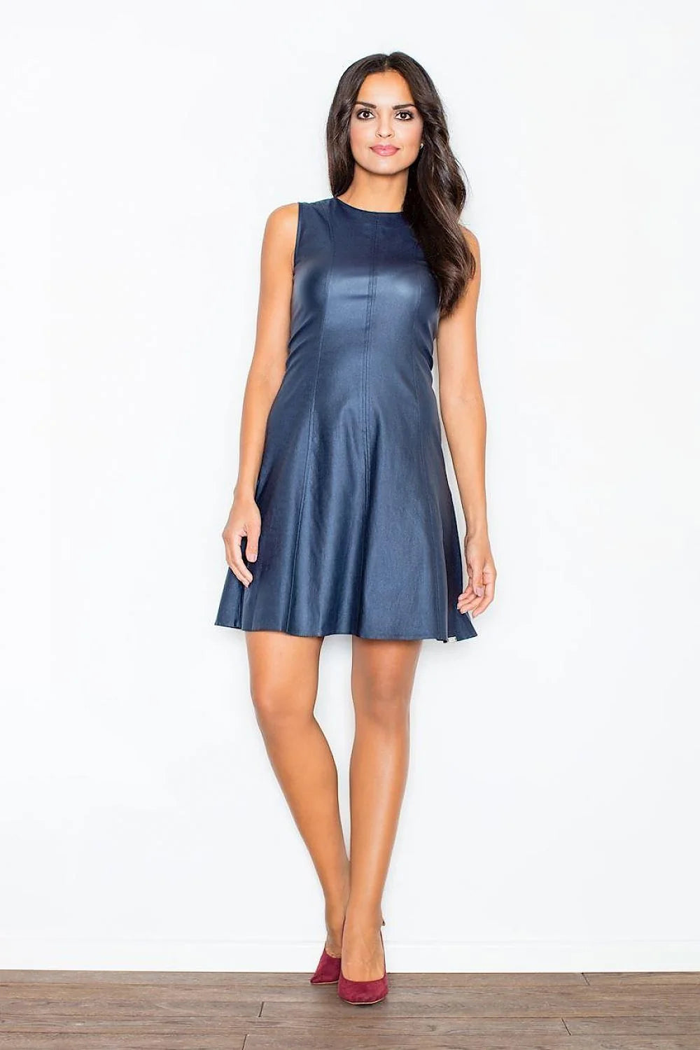 Robe évasée simili cuir élégante sans manches bleue tendance pour soirées chic femmes modernes