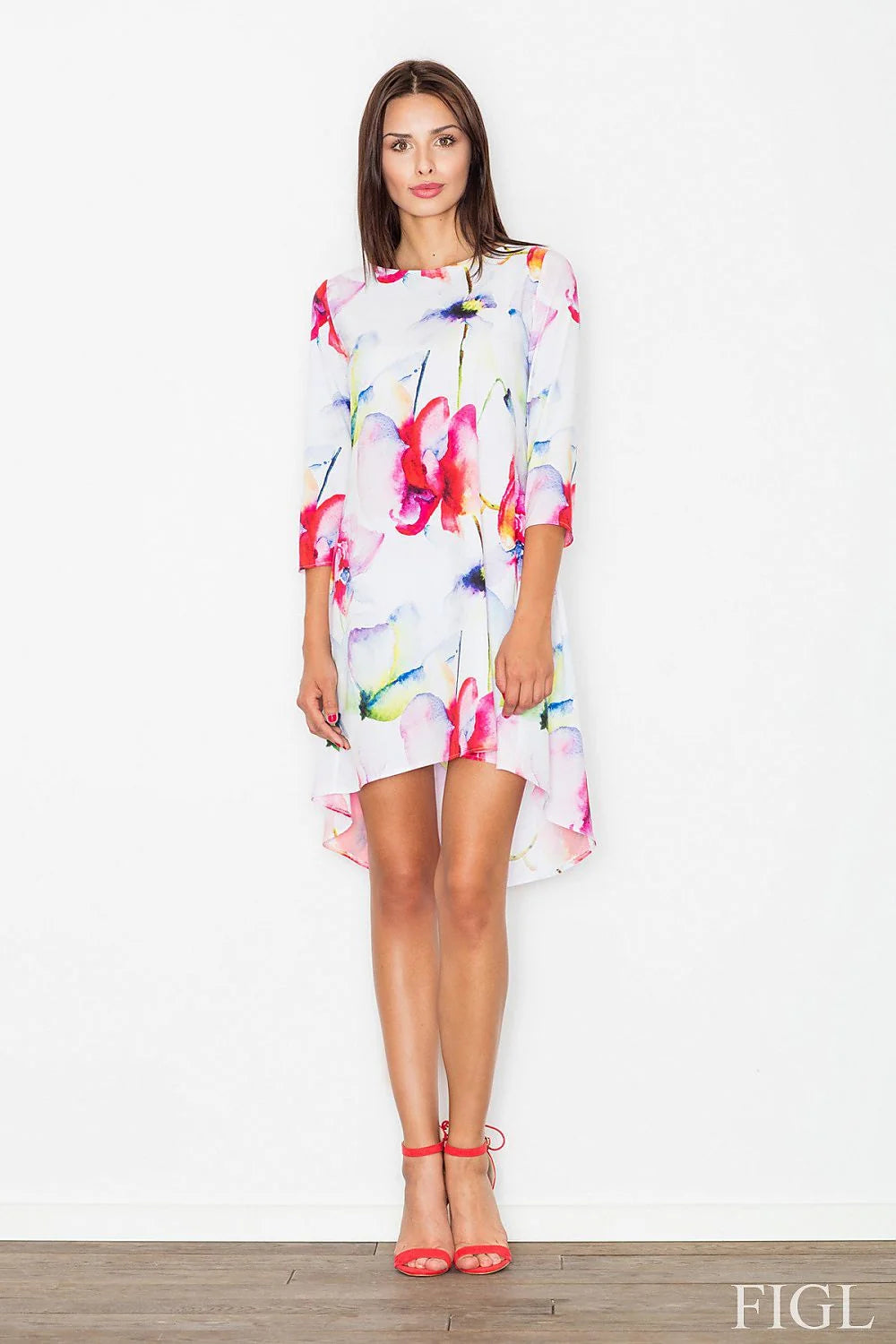 Robe florale en coton décontractée tendance estivale manches trois-quarts idéale pour tenues féminines élégantes