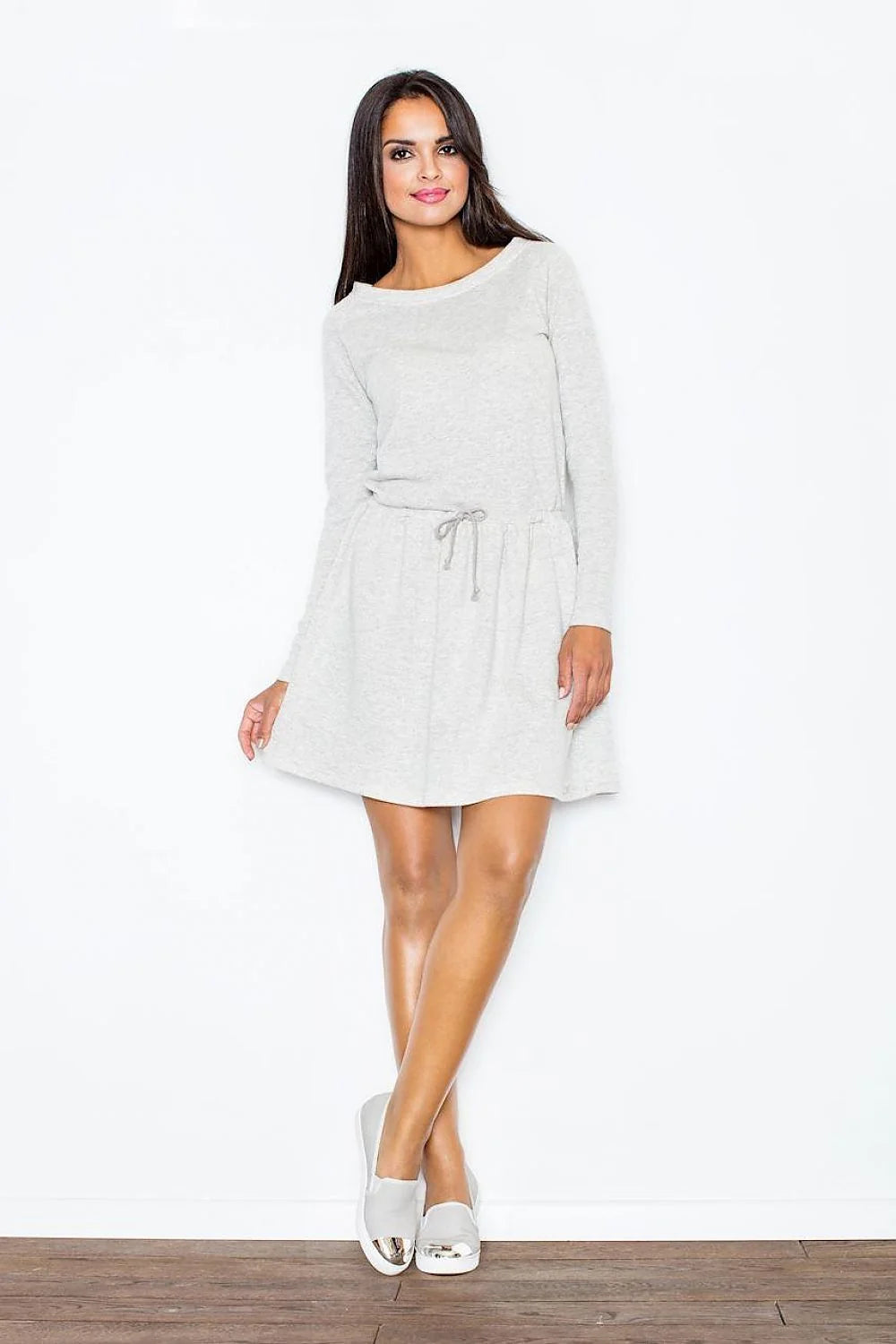 Robe grise coton décontractée, élégante et confortable, manches longues, idéale pour le quotidien moderne
