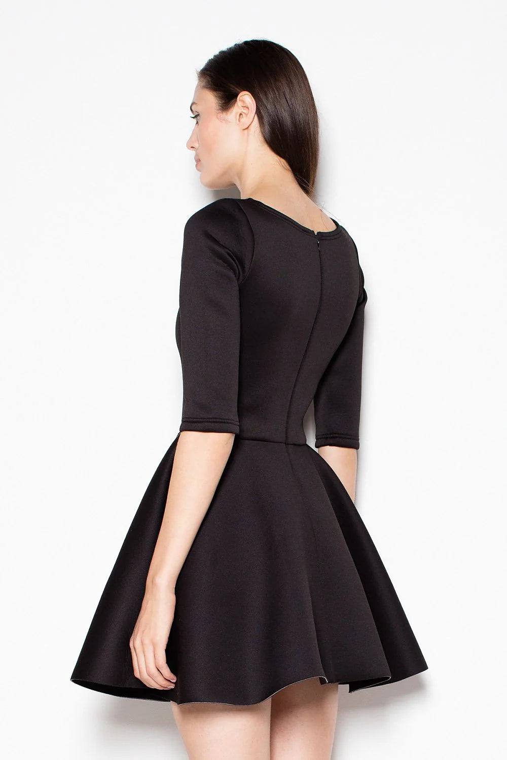 Robe grise en coton élégante minimaliste pour femmes modernes avec manches trois-quarts et encolure ronde