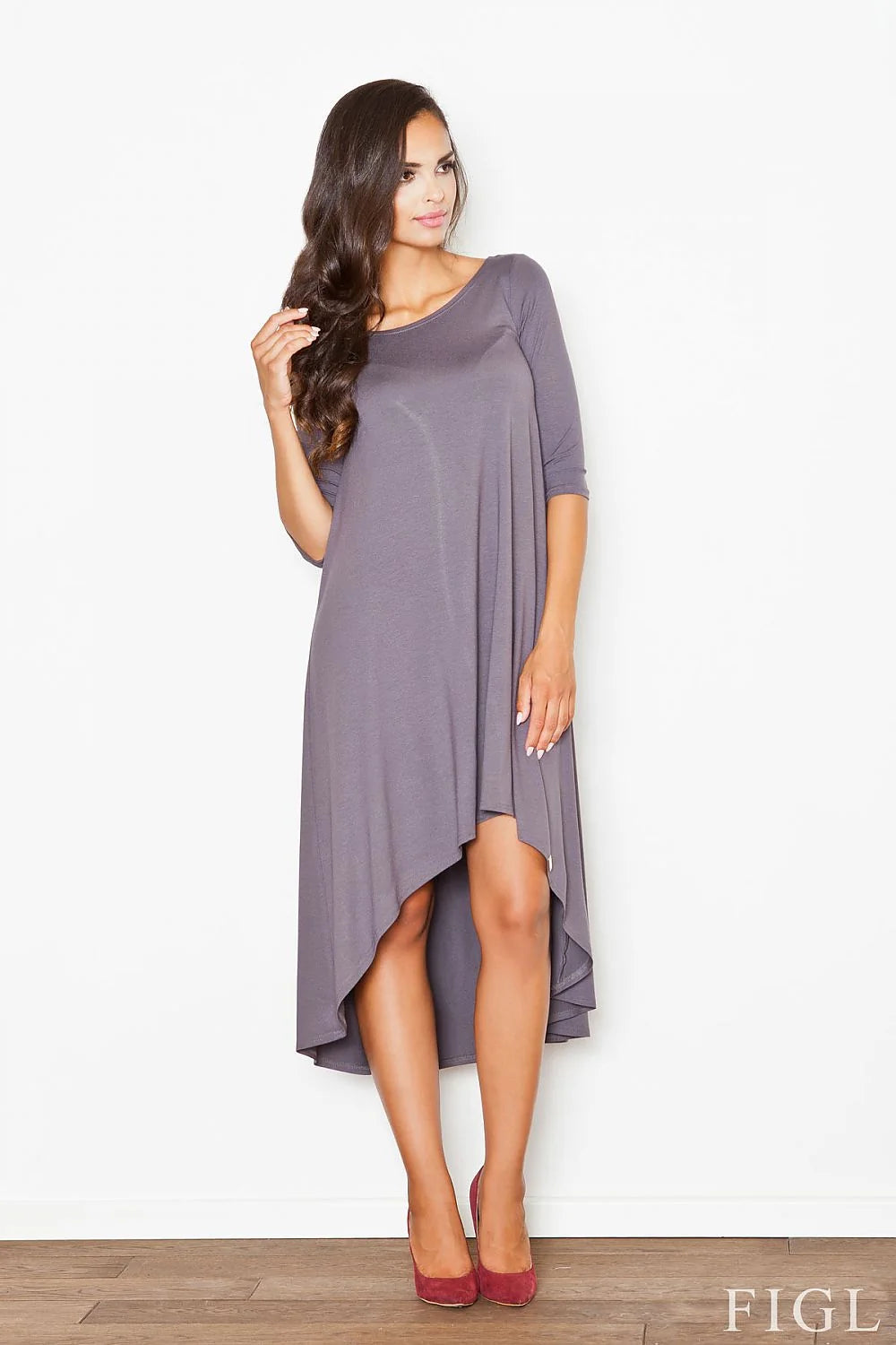 Robe grise en jersey décontractée et confortable avec ourlet asymétrique pour toutes les silhouettes féminines