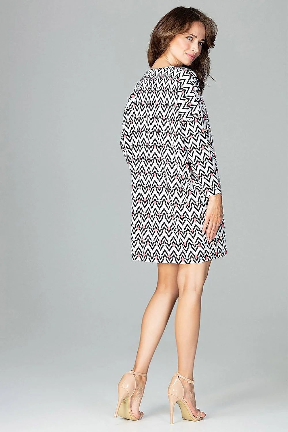 Robe légère moderne motif géométrique zigzag manches longues pour élégance quotidienne femmes tendance et confort
