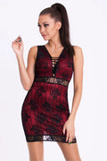 Robe lingerie dentelle sexy élégante rouge et noire motifs floraux transparence soirée séduisante femme