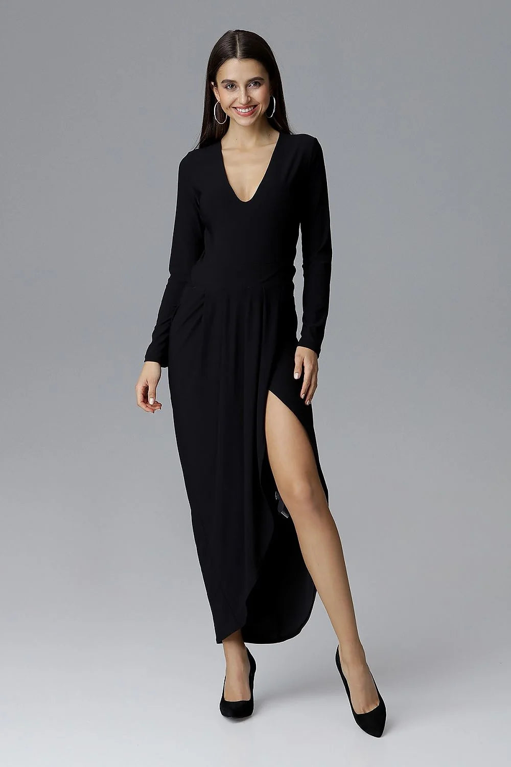 Robe longue élégante en tissu fluide noir chic avec décolleté en V et fente haute
