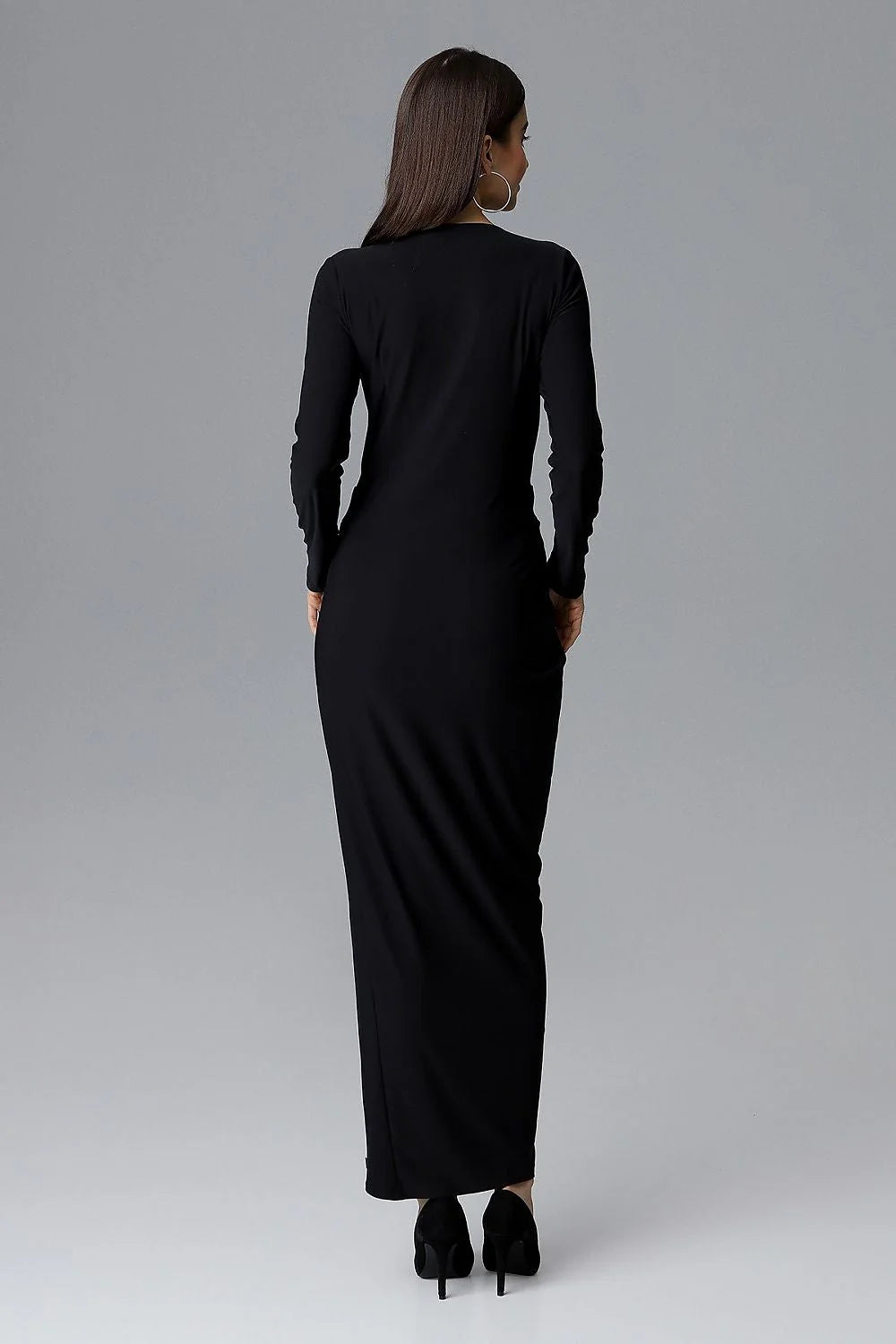 Robe longue élégante en tissu fluide noir chic avec décolleté en V et fente haute