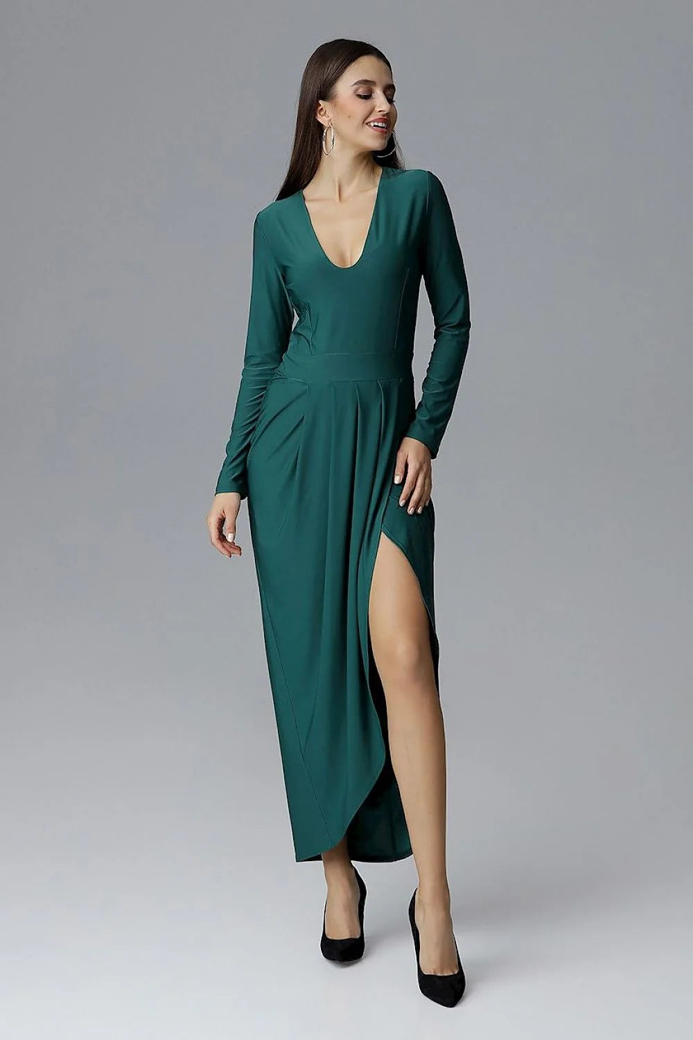 Robe longue élégante en tissu fluide noir chic avec décolleté en V et fente haute