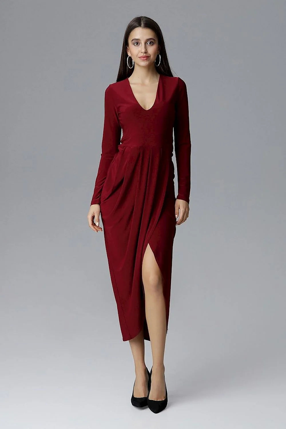 Robe longue élégante en tissu fluide noir chic avec décolleté en V et fente haute