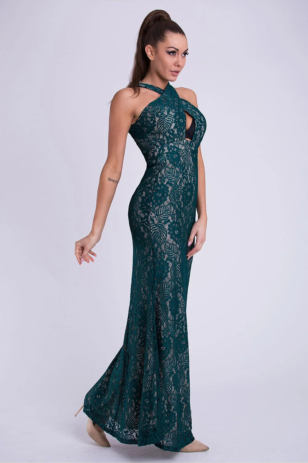 Robe longue en dentelle verte élégante et sensuelle pour soirées glamour féminines et inoubliables