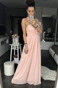 Robe longue en satin élégante et sophistiquée pour soirées glamour silhouette sublimée style moderne
