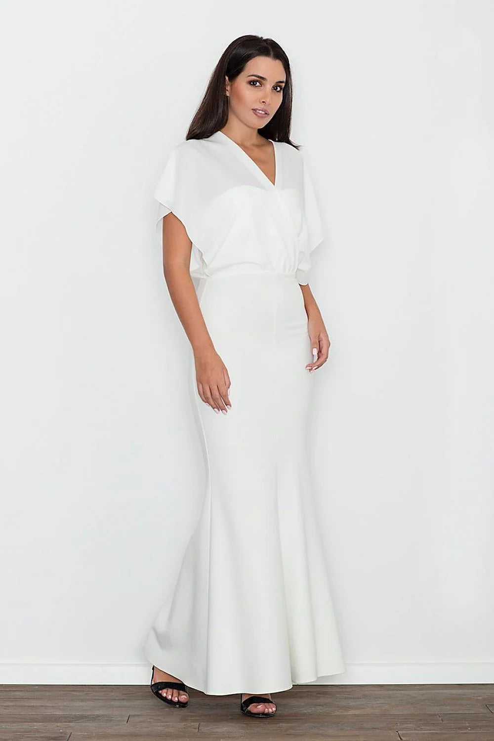Robe longue en soie élégante et chic pour soirées glamour et dîners sophistiqués femmes modernes