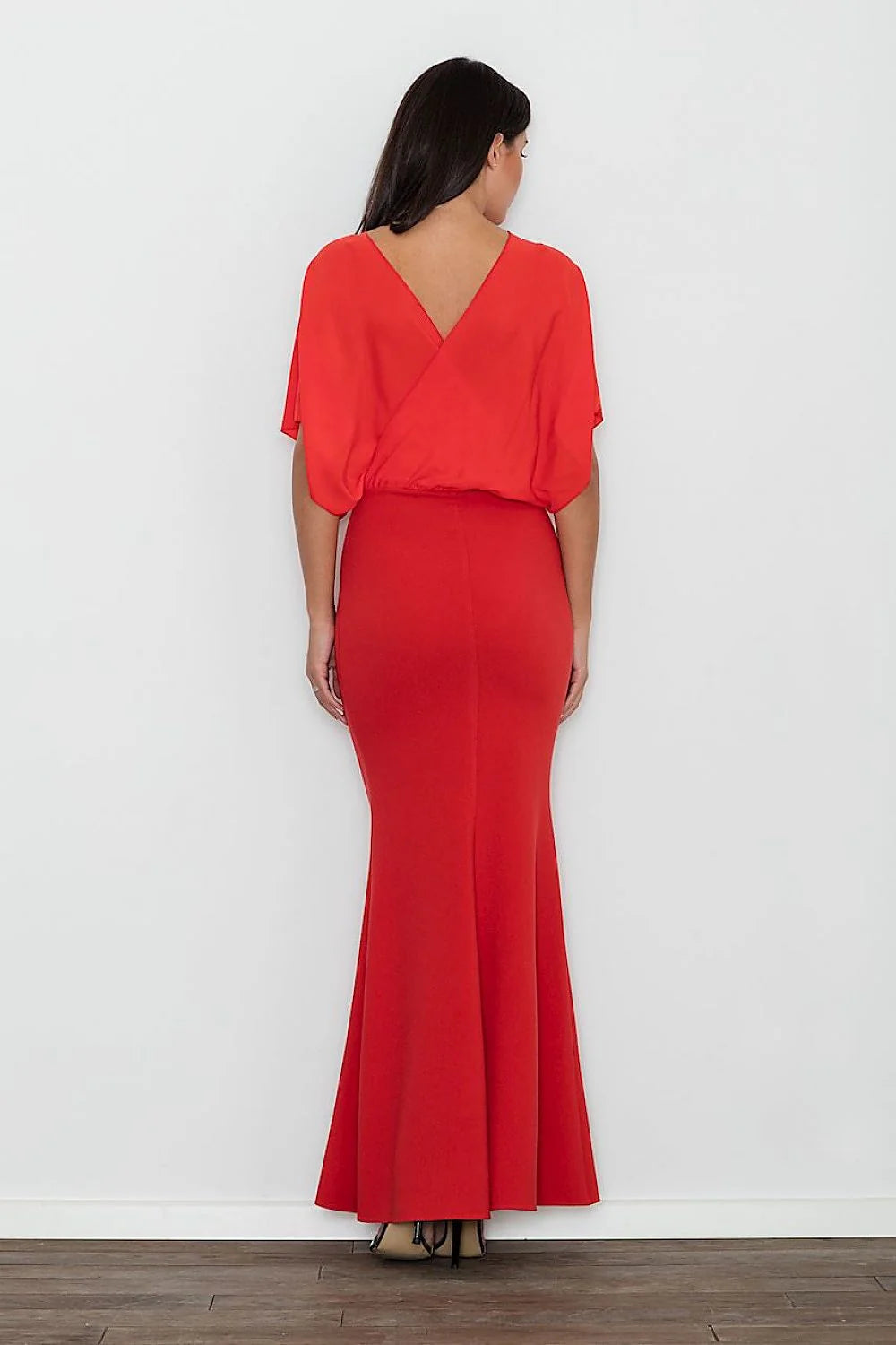 Robe longue en soie élégante et chic pour soirées glamour et dîners sophistiqués femmes modernes