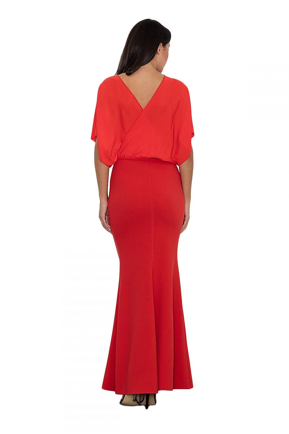 Robe longue en soie élégante et chic pour soirées glamour et dîners sophistiqués femmes modernes